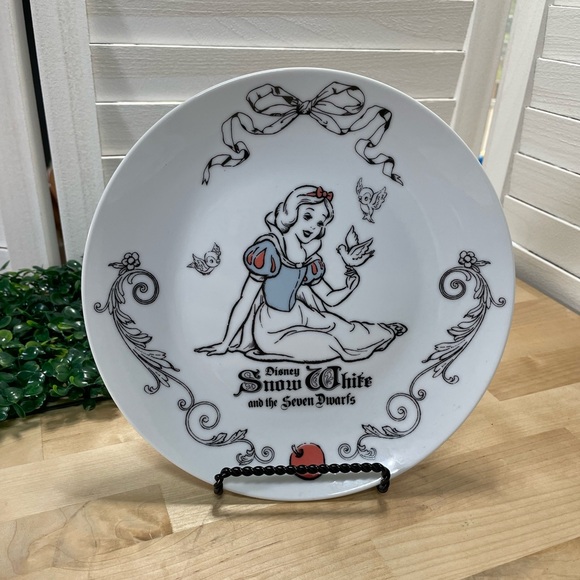 Set of 4 Disney Elegant Princess Plates